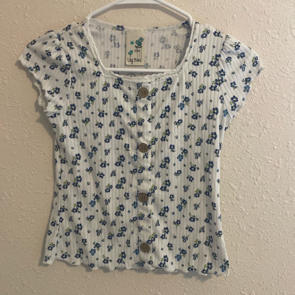 This shirt is cotton very very trendy